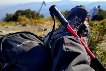 Trekking - Cargueira, bota e bastão de trilha