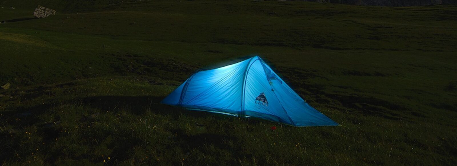 Barraca de trekking azul