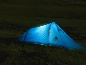 Barraca de trekking azul