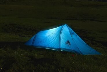 Barraca de trekking azul